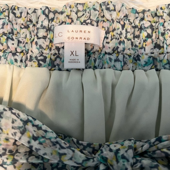 ☀️☀️XL Lauren Conrad skirt with attached shorts.☀️☀️ - Picture 3 of 4